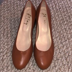 FS/NY leather heels in like new condition
